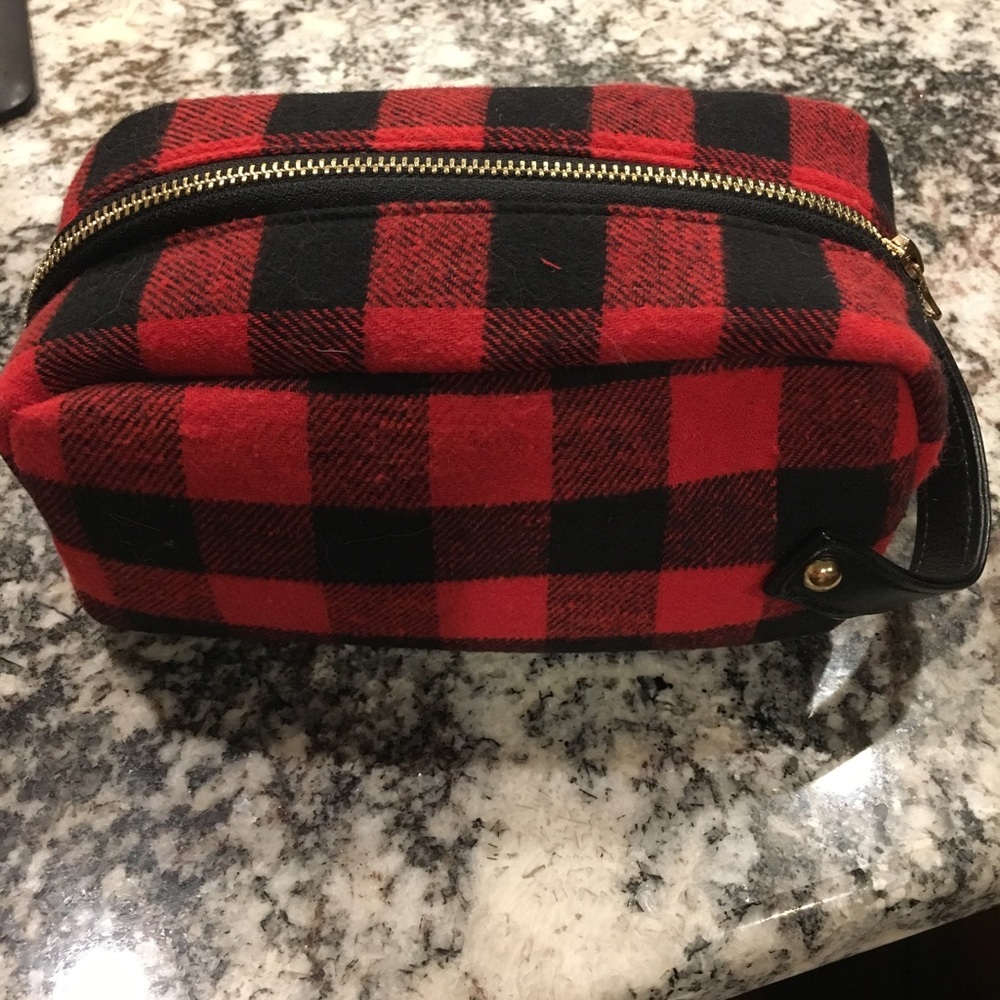 Buffalo plaid shaving kit